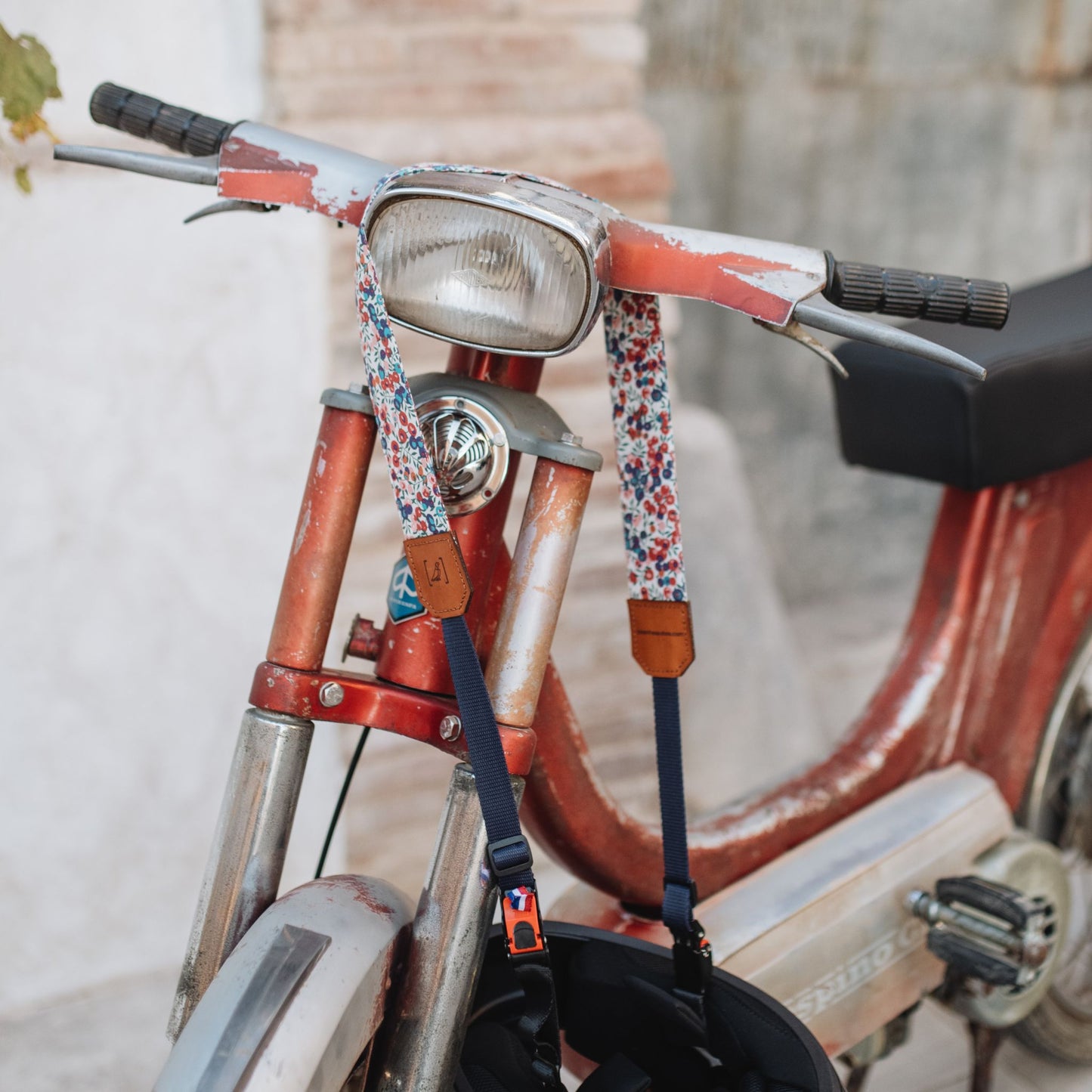 SANGLE CASQUE MOTO CAPRI